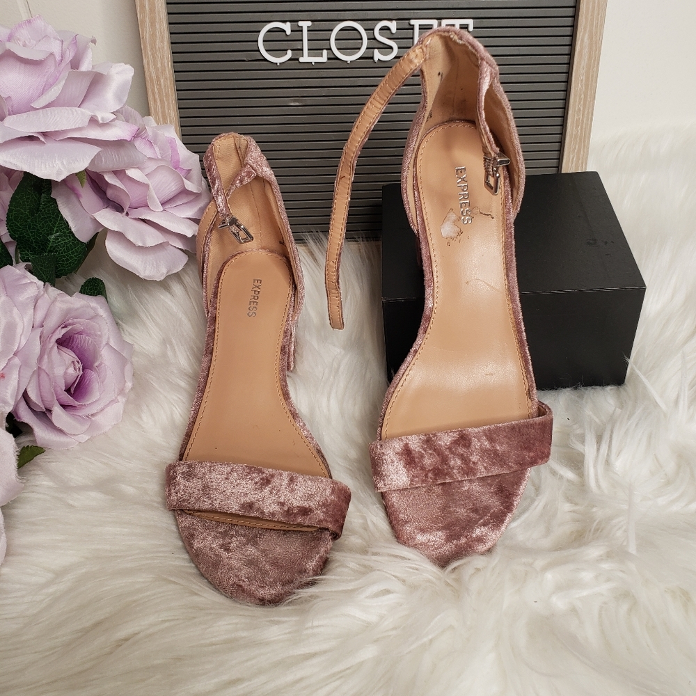 Heels - Picture 2 of 5